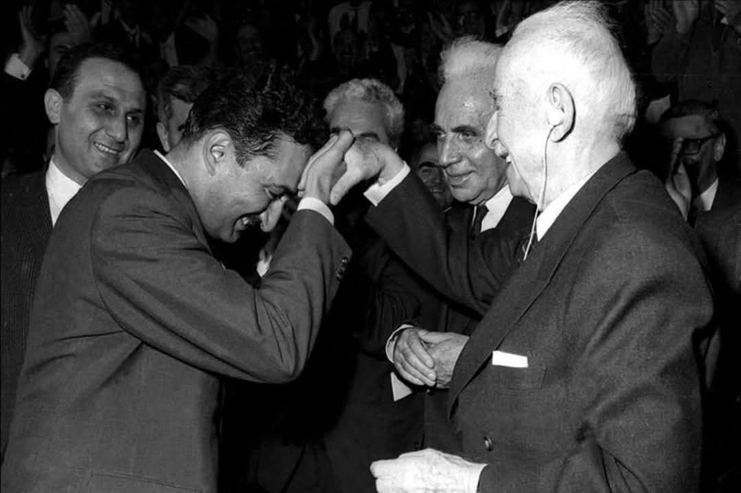 Kurultayın Eli, Cumhuriyetin Başı...